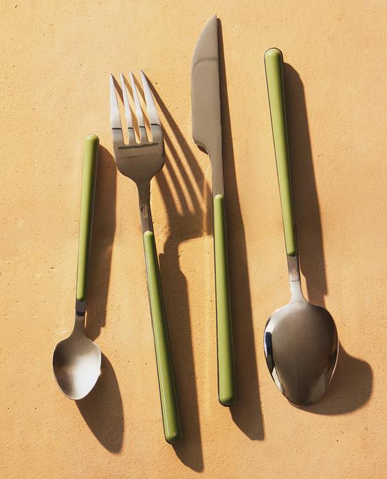 CUTLERY SET WITH GREEN HANDLE (SET OF 4)