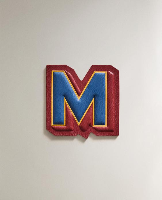 皮革字母 M 补丁