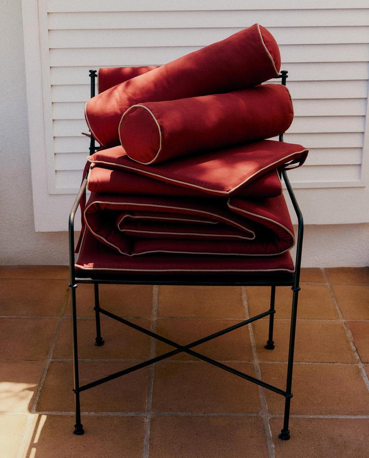 FORGED METAL ACCENT CHAIR WITH CUSHIONS