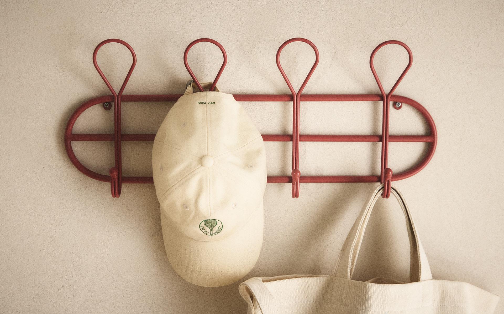 KIDS' IRON CLOTHES RACK
