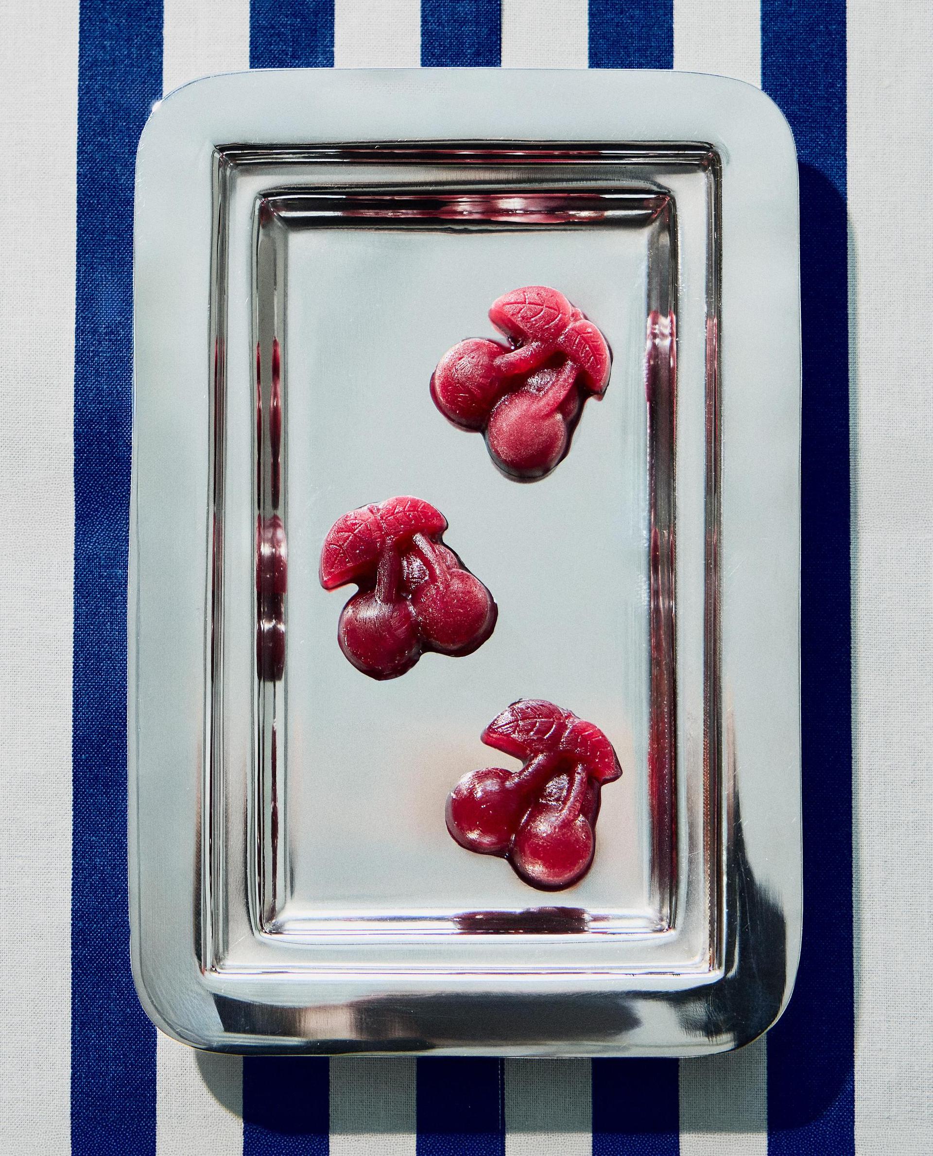 SILICONE CHERRIES ICE BUCKET TRAY 15 ICE CUBES