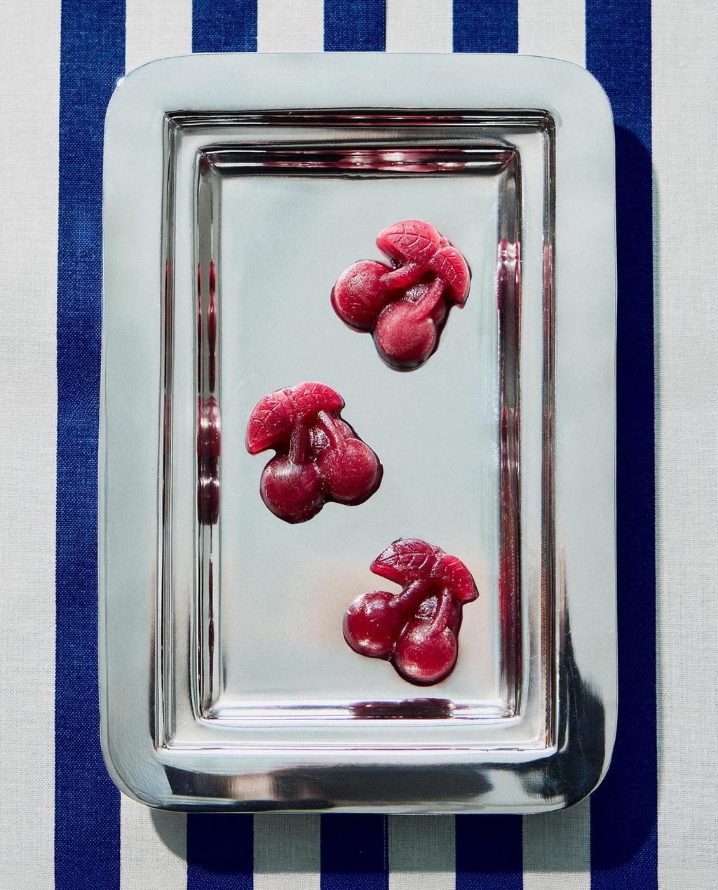 SILICONE CHERRIES ICE BUCKET TRAY 15 ICE CUBES