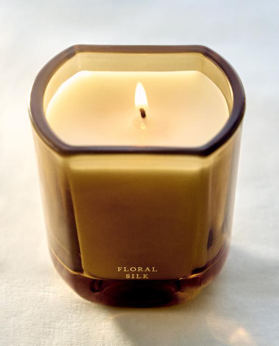 (220 G) FLORAL SILK SCENTED CANDLE