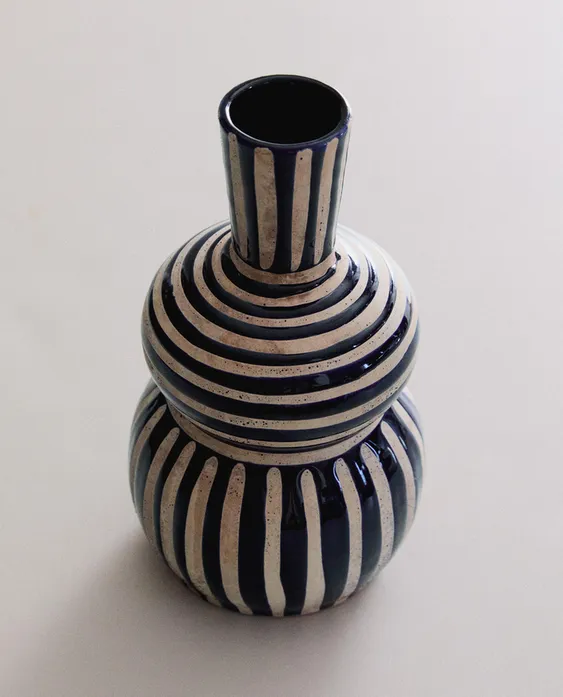 DECORATIVE HULU-SHAPED CERAMIC VASE