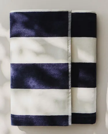STRIPED BEACH TOWEL