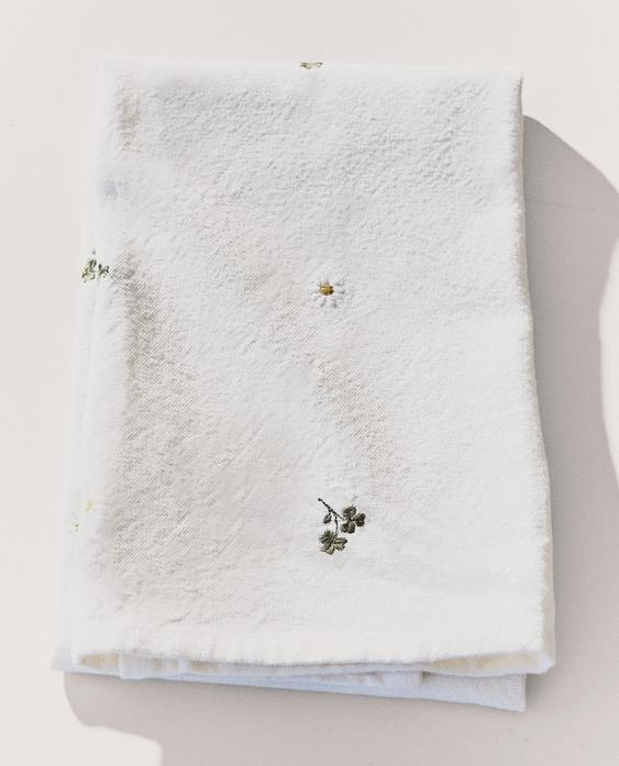 EMBROIDERED CLOVER TEA TOWEL