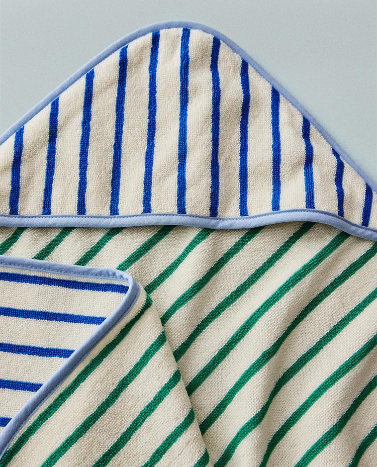 REVERSIBLE STRIPED HOODED BABY TOWEL