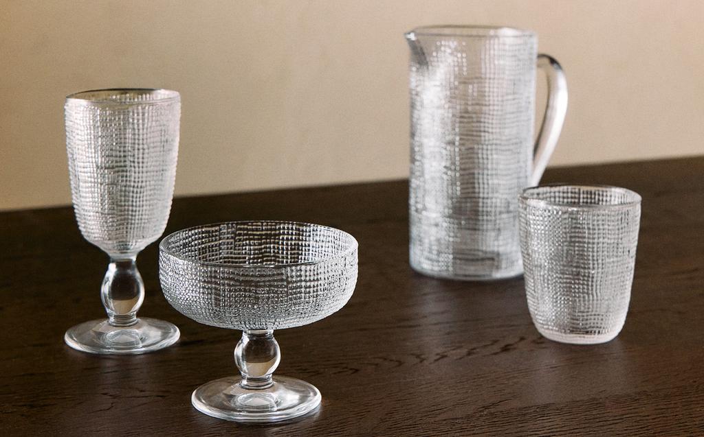 TUMBLER SET WITH RAISED DESIGN