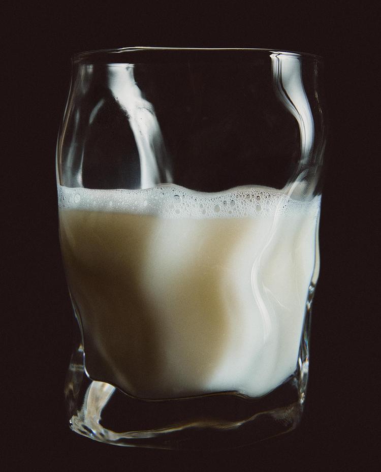 波纹饰玻璃杯