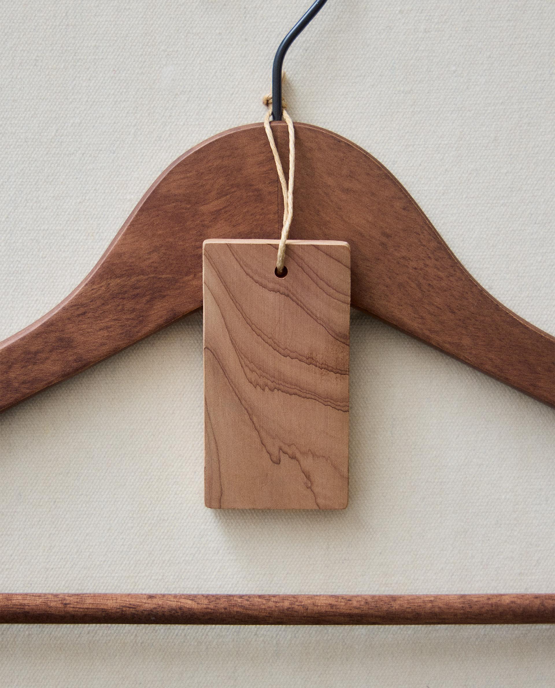 PACK OF WARDROBE CEDAR BLOCKS (PACK OF 6)