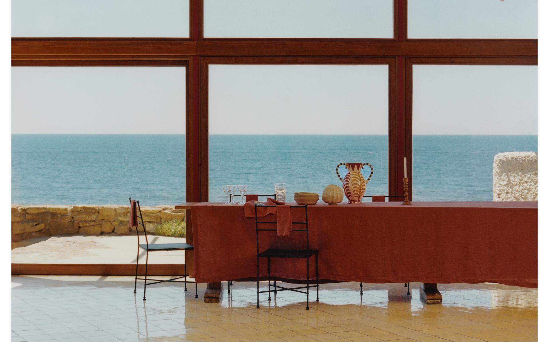 TABLECLOTH, VASE AND FORGED METAL CHAIR