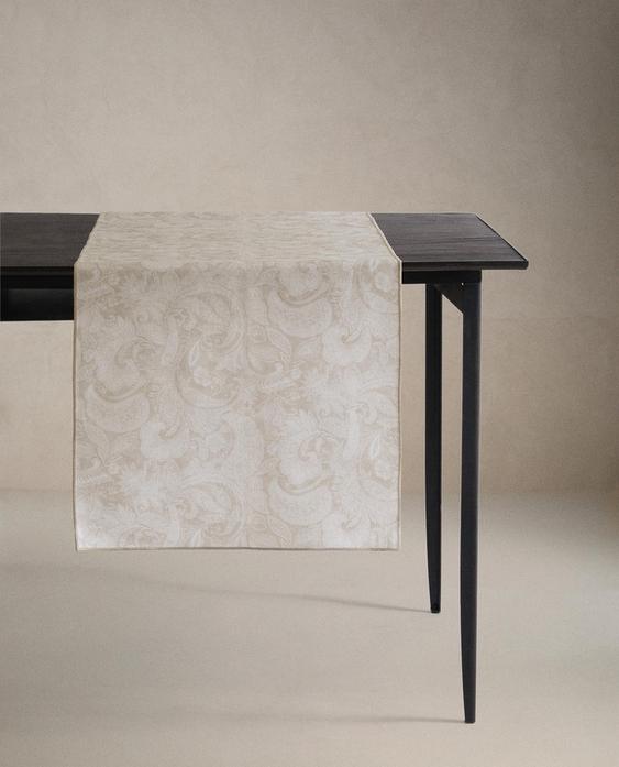 RESIN-COATED PAISLEY PRINT TABLE RUNNER