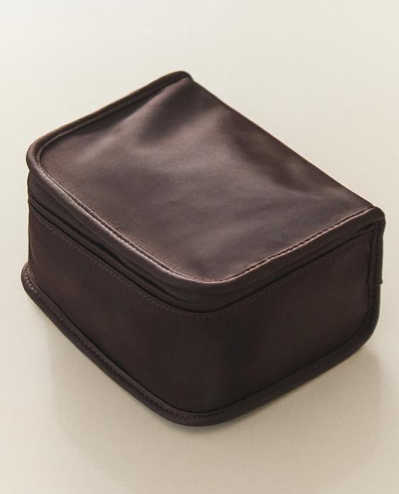 MEDIUM SATIN TOILETRY BAG