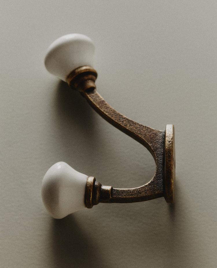 CERAMIC HOOK