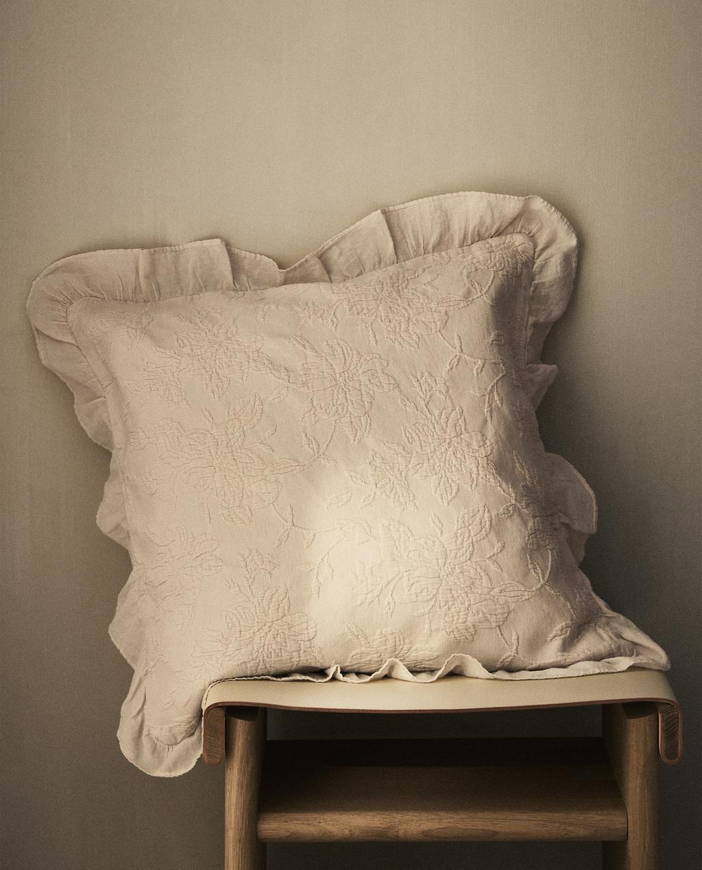 JACQUARD CUSHION COVER WITH RUFFLE