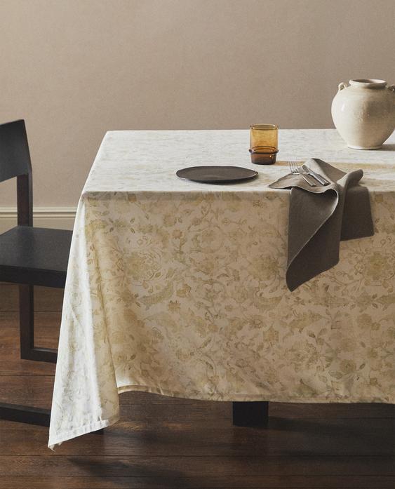 DAMASK PRINT TABLECLOTH