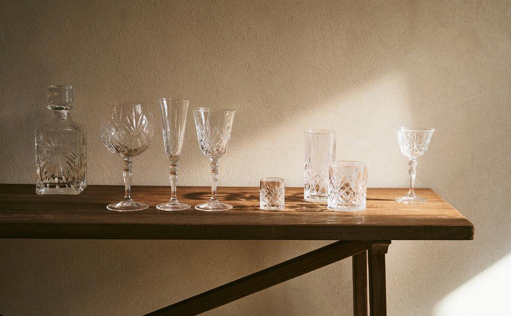 RAISED DESIGN CRYSTALLINE TUMBLER SET
