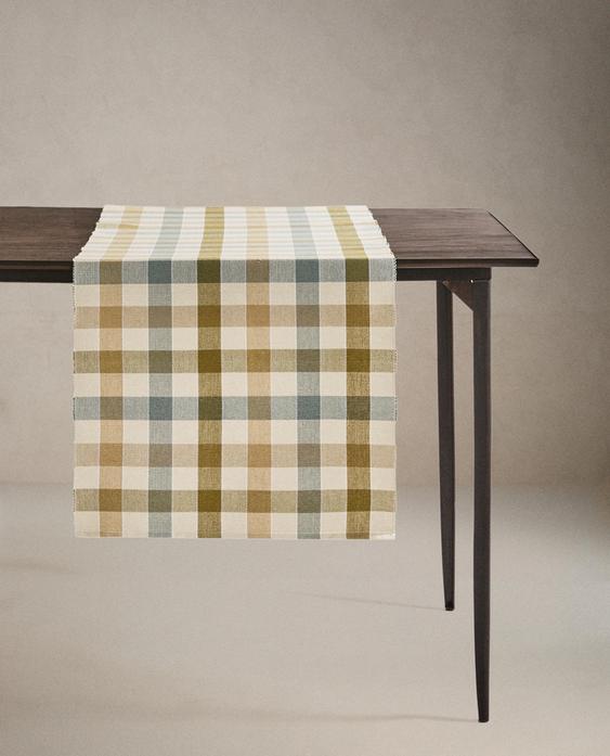 CHECK NEEDLECORD TABLE RUNNER