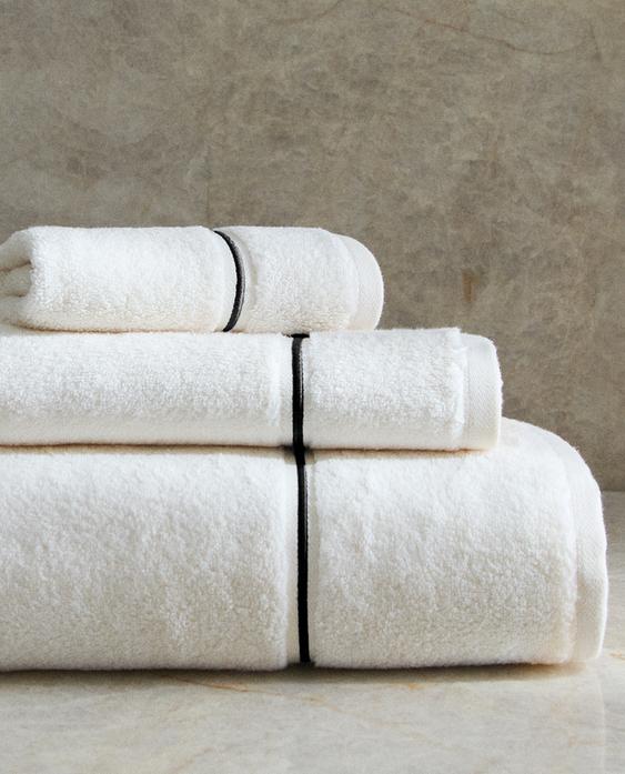 EMBROIDERED TRIM BATH TOWEL