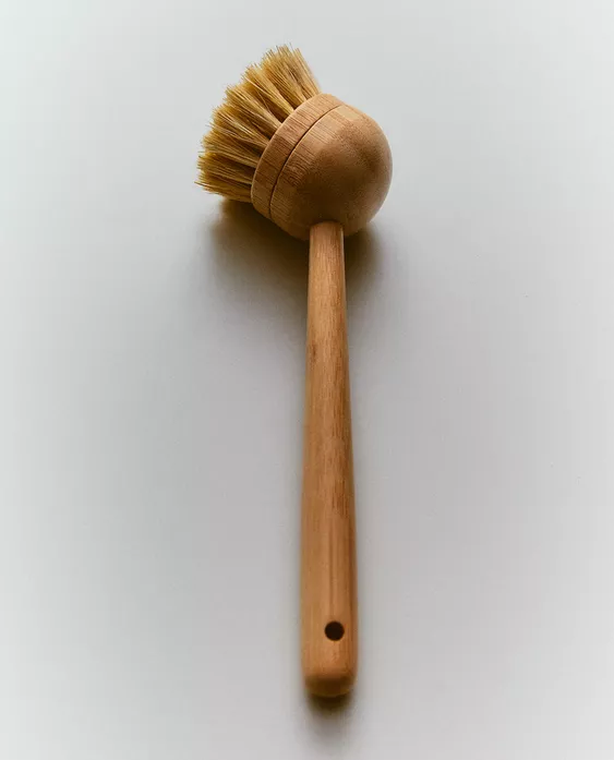 BRUSH WITH REPLACEABLE BRISTLES
