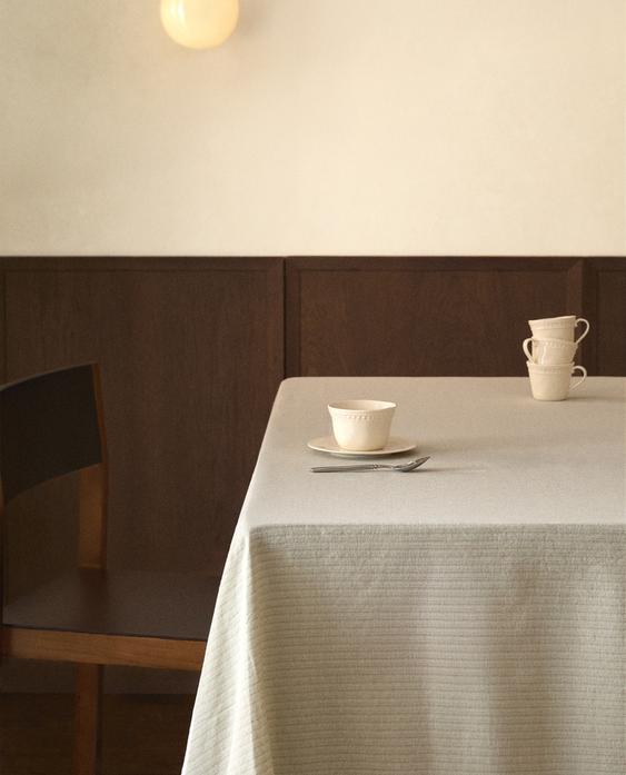 OVERLOCK STRIPED TABLECLOTH