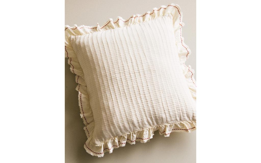 KIDS' TEXTURED CUSHION COVER WITH RUFFLE TRIM