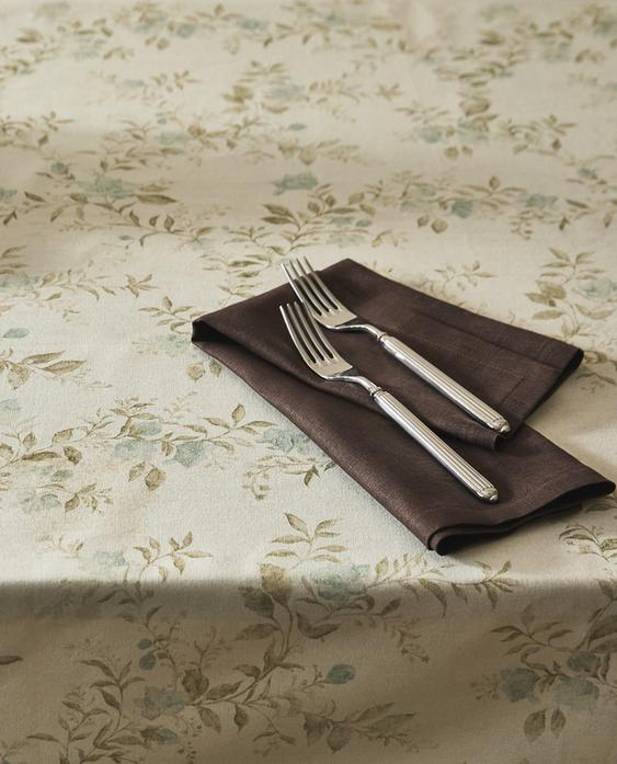 PLANT PRINT TABLECLOTH