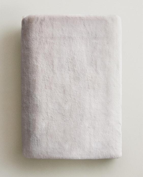 FAUX FUR THROW