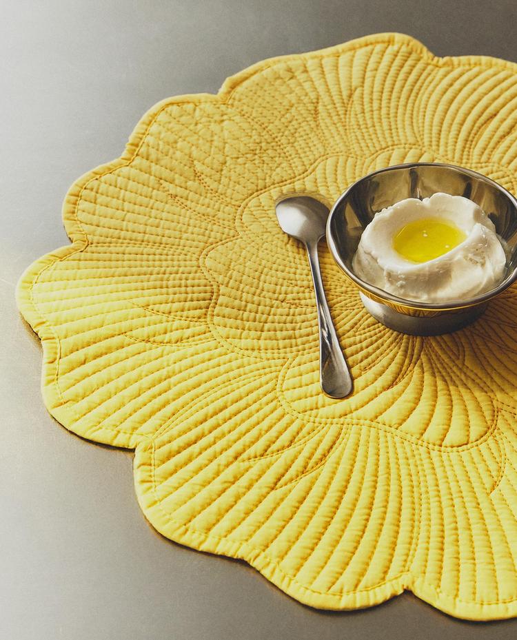 QUILTED FLORAL PLACEMAT