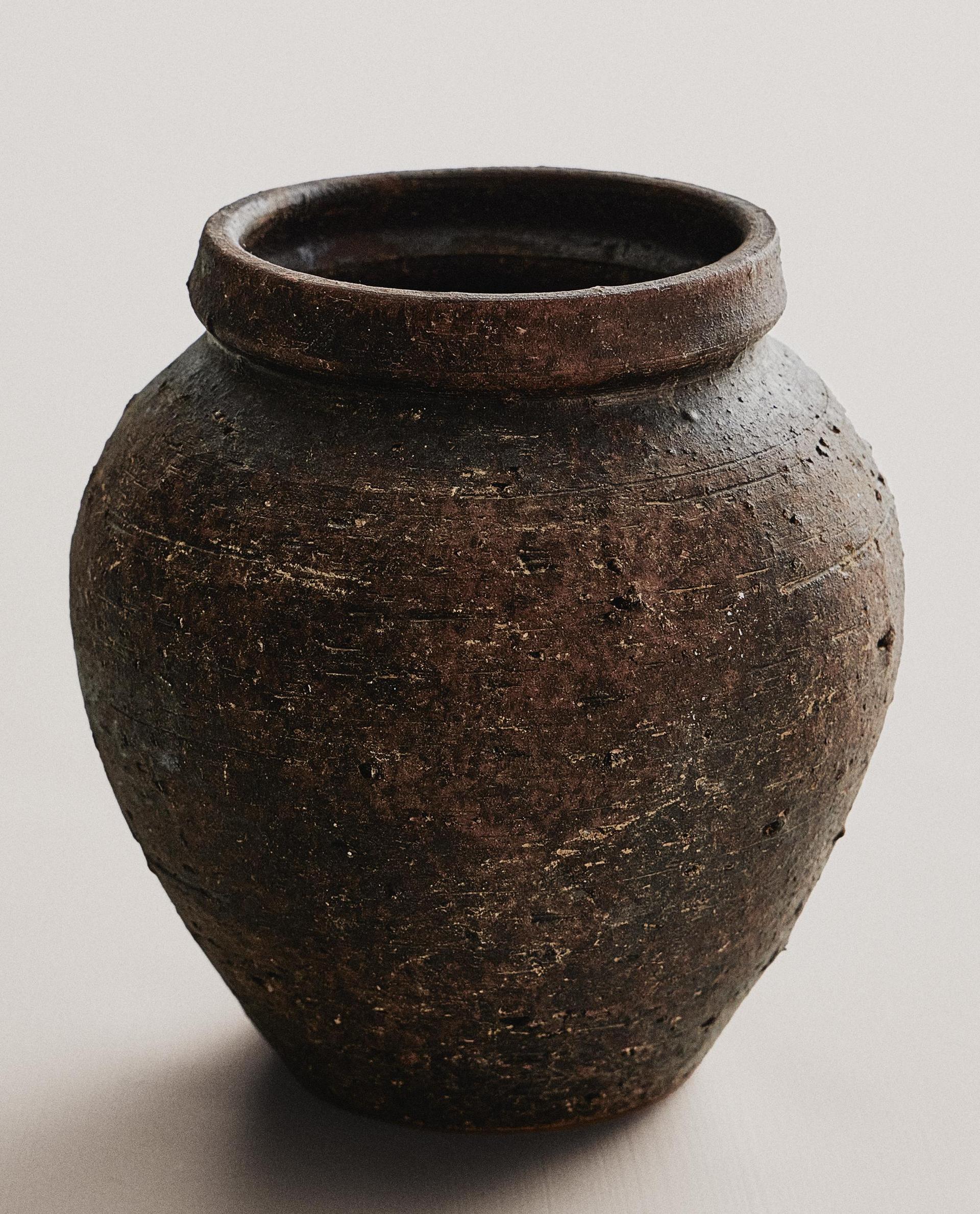 TEXTURED CERAMIC VASE