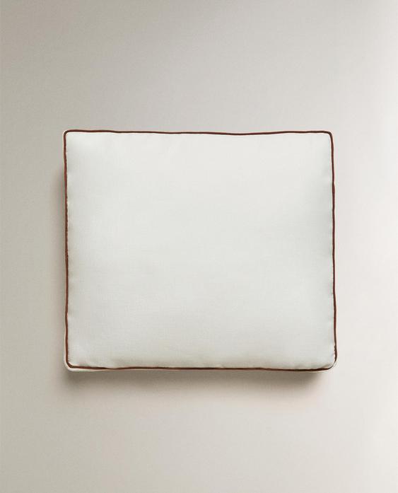 SEAT CUSHION WITH PIPING