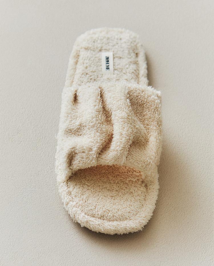 PLEATED TERRY BATHROOM SLIDERS