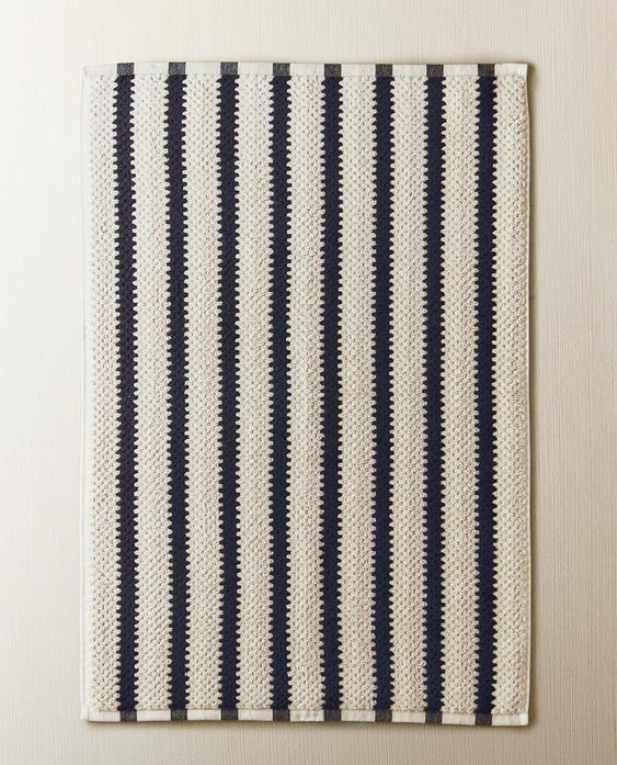 GEOMETRIC JACQUARD BATH MAT