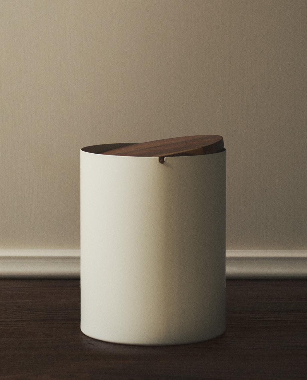 METAL BATHROOM BIN WITH WOODEN LID