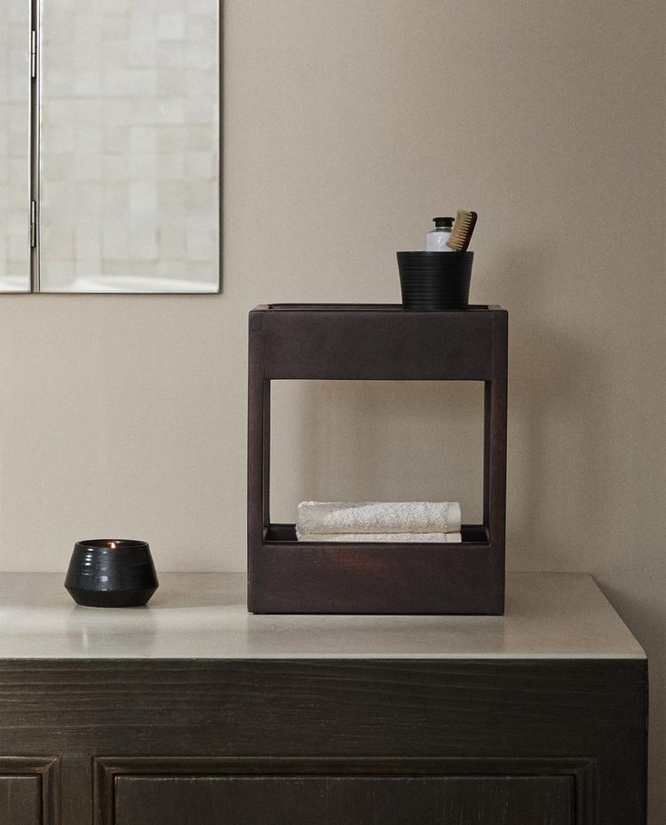 SMALL STORAGE UNIT