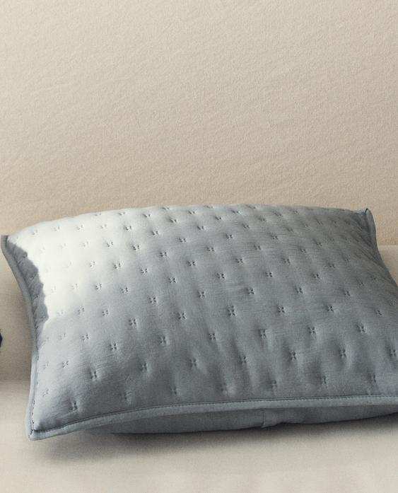 QUILTED CUSHION COVER WITH DOTS