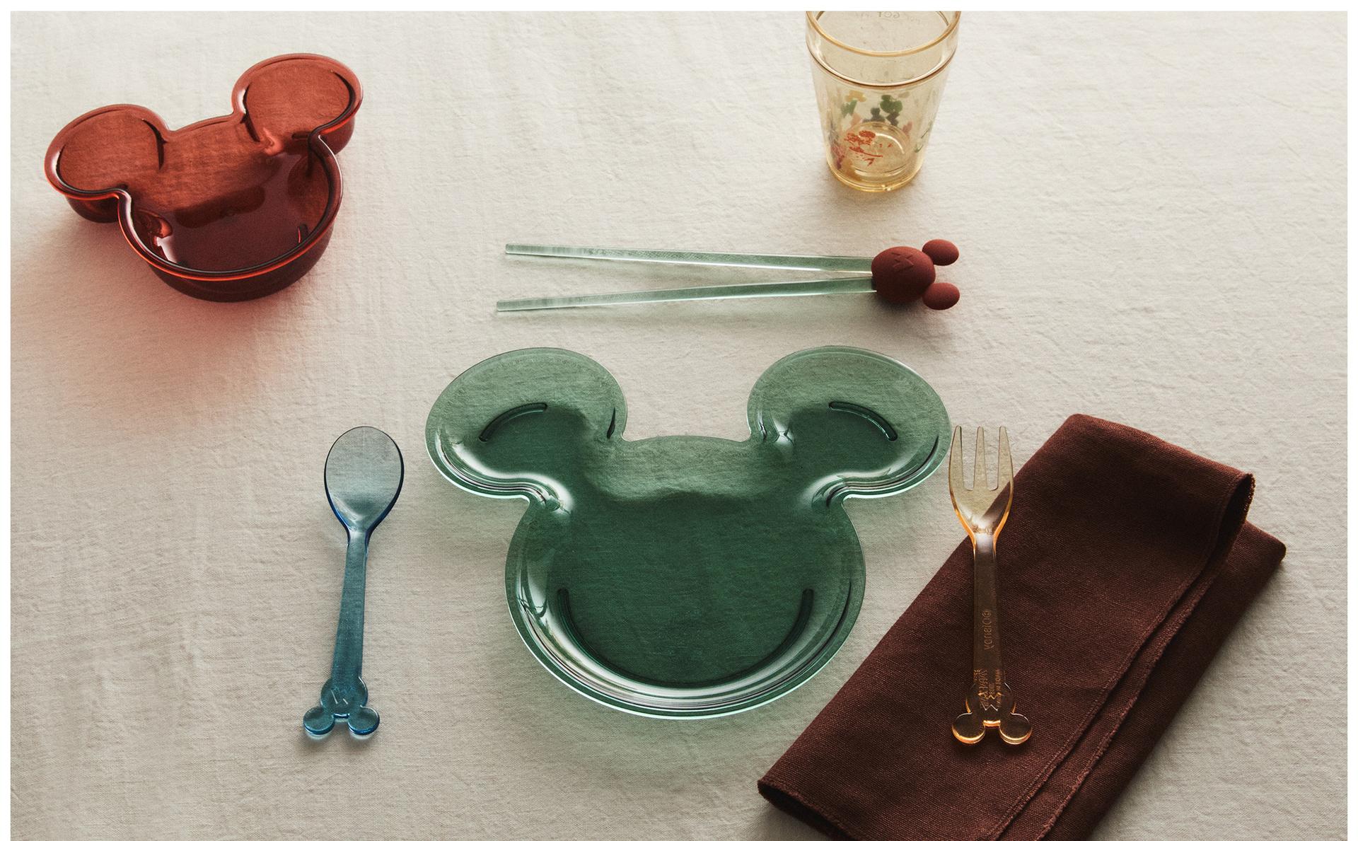 KIDS’ MICKEY & MINNIE ©DISNEY SHAPED DINNER SET