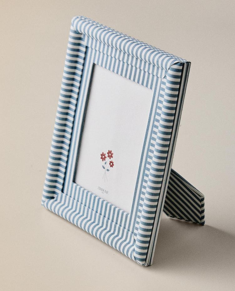CHILDREN'S RECTANGULAR STRIPED PHOTO FRAME