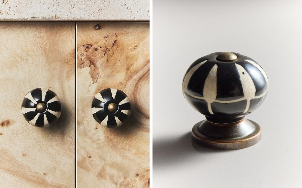 PACK OF STRIPED CERAMIC DOOR KNOBS (PACK OF 2)
