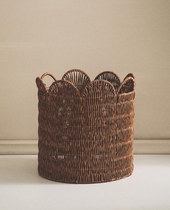 SCALLOPED ROUND RECYCLED PLASTIC BASKET