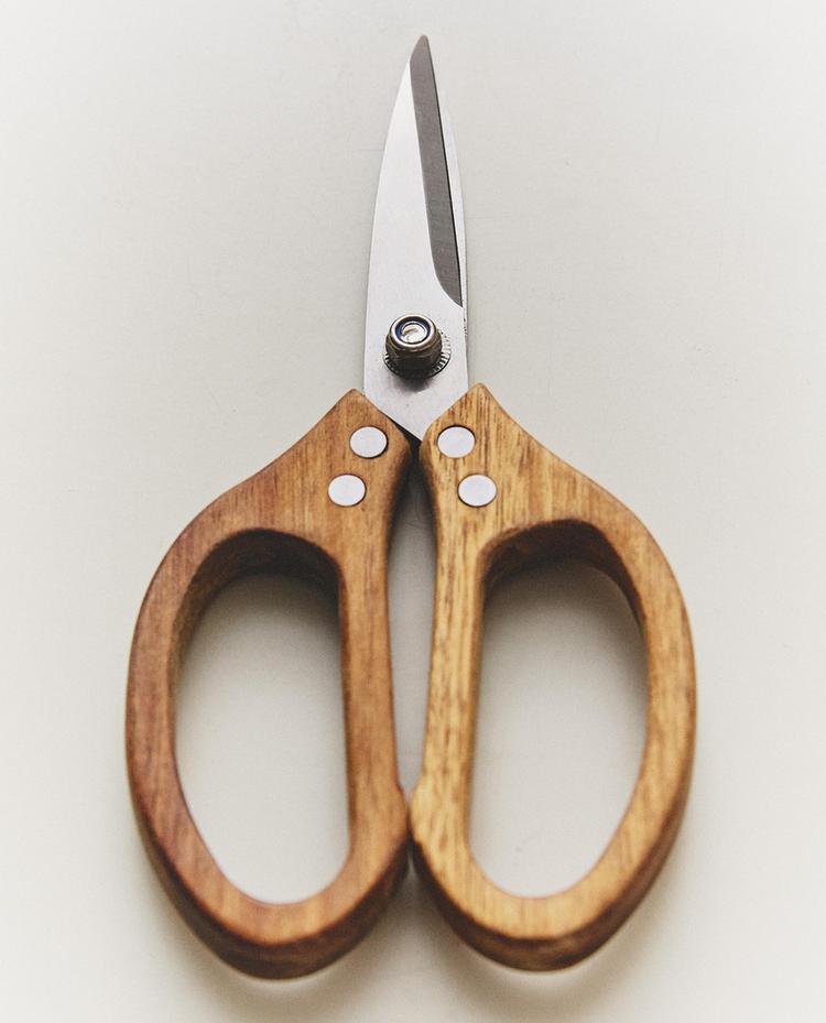 WOODEN KITCHEN SCISSORS
