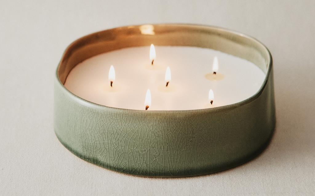 (590 G) PURE GARDENIA SCENTED CANDLE