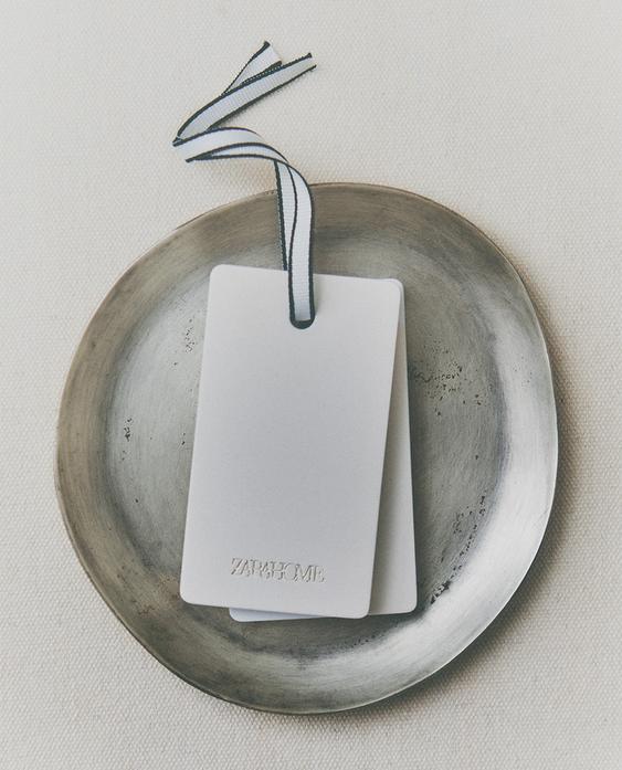 WHITE POWDERY 衣橱香薰条套装（4 件装）