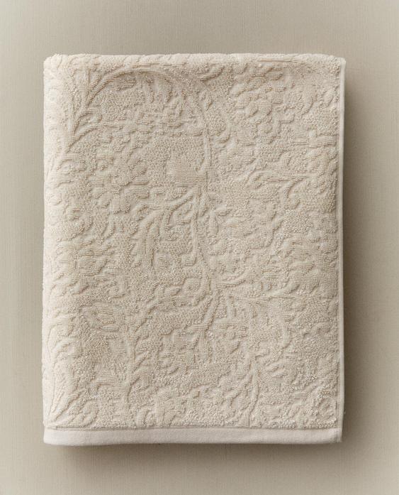 FLORAL JACQUARD BATH TOWEL