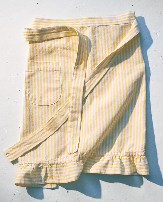 STRIPED APRON WITH RUFFLE TRIM