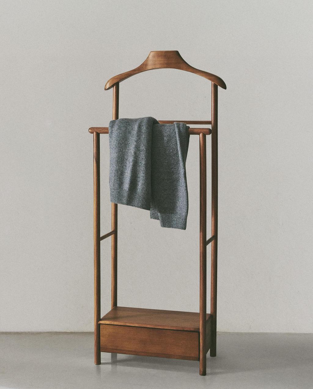 ACACIA WOOD VALET STAND