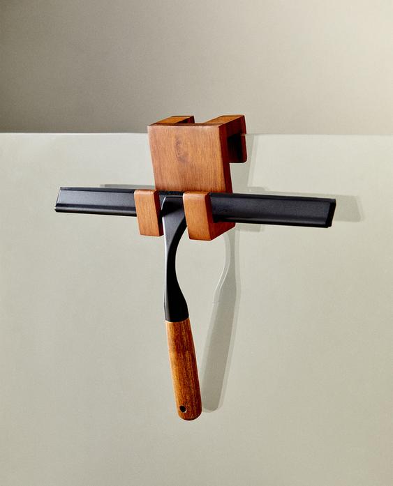 WOODEN GLASS CLEANER