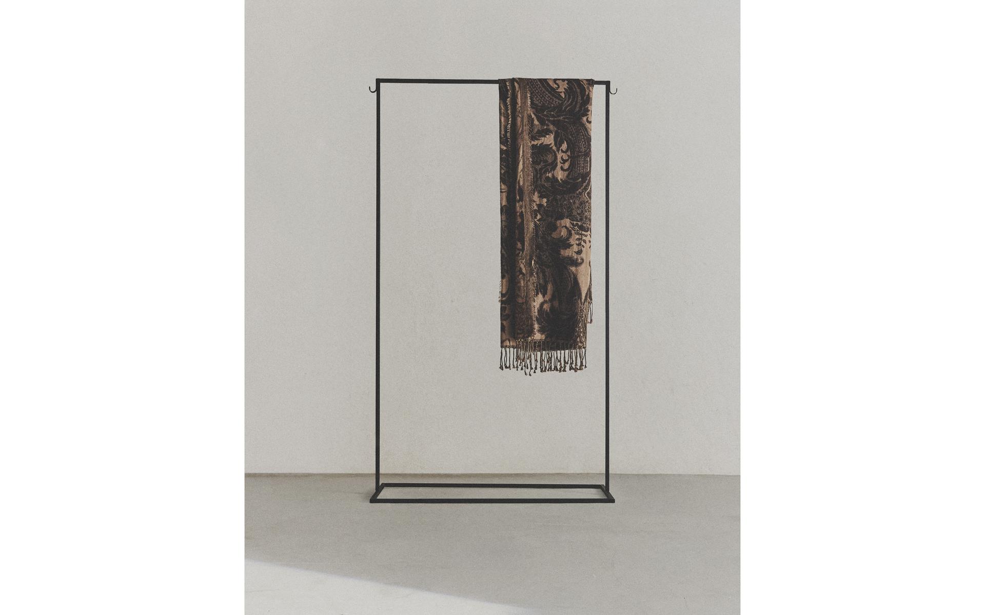 METAL CLOTHES RACK