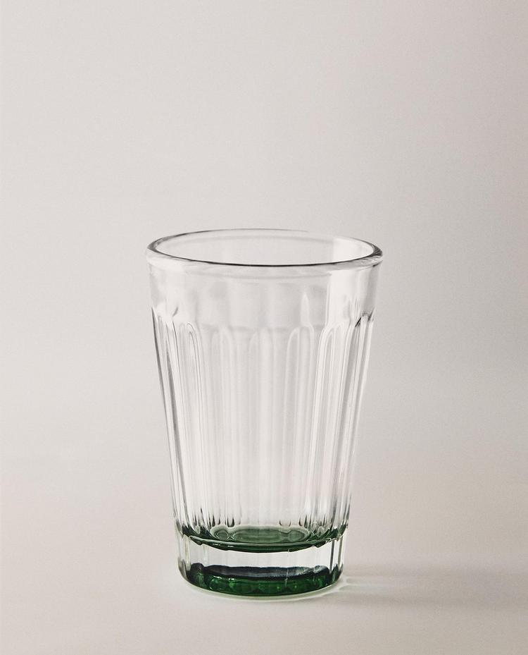 带底色浮雕玻璃杯