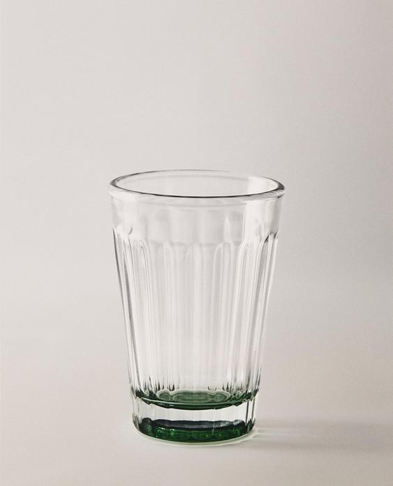 带底色浮雕玻璃杯